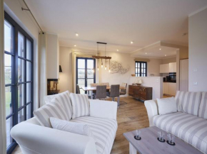 Reetland am Meer - Premium Reetdachvilla mit 3 Schlafzimmern, Sauna und Kamin F04 in Dranske
